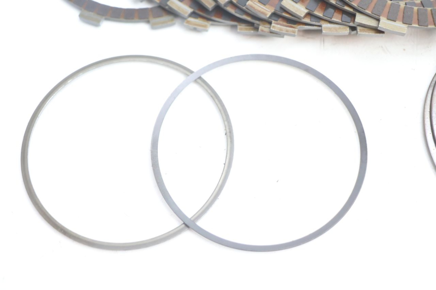 photo de EMBRAYAGE SUZUKI GSF N BANDIT 1200 (2001 - 2005) - Détails caractéristiques