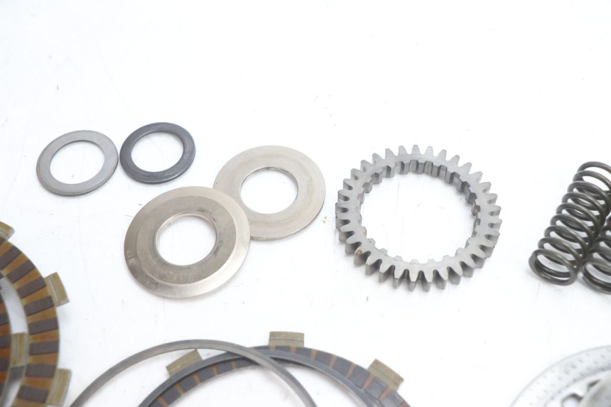 photo de EMBRAYAGE SUZUKI GSR 600 (2005 - 2012) - Détails caractéristiques