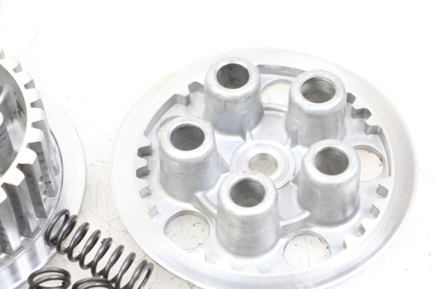 photo de EMBRAYAGE SUZUKI GSX E 250 (1982 - 1983) - Vue rapprochée