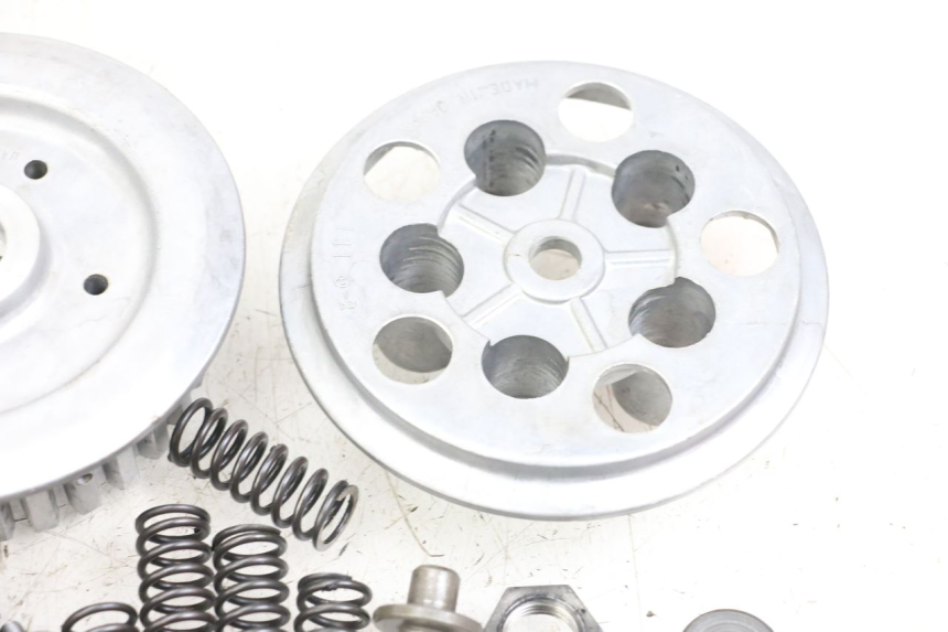 photo de EMBRAYAGE SUZUKI GSX E 250 (1982 - 1983) - Marquages et références