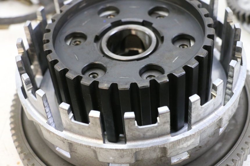 photo de EMBRAYAGE KAWASAKI GTR 1000 (1994 - 2004) - Gros plan technique