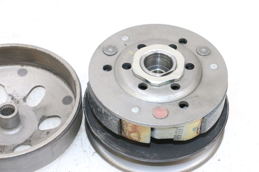 photo de EMBRAYAGE PEUGEOT KISBEE 4T 50 (2018 - 2022) - Gros plan technique