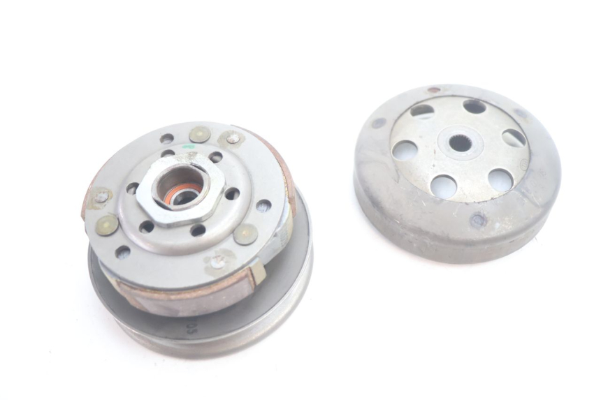 photo de EMBRAYAGE PEUGEOT KISBEE 4T 50 (2010 - 2017) - Gros plan technique
