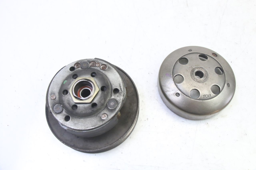 photo de EMBRAYAGE PIAGGIO LIBERTY 4T 50 (2009 - 2015) - Gros plan technique