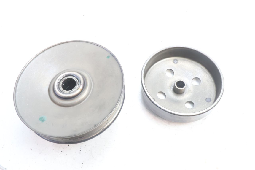 photo de EMBRAYAGE PIAGGIO LIBERTY IGET 4T 50 (2021 - 2025) - Gros plan technique