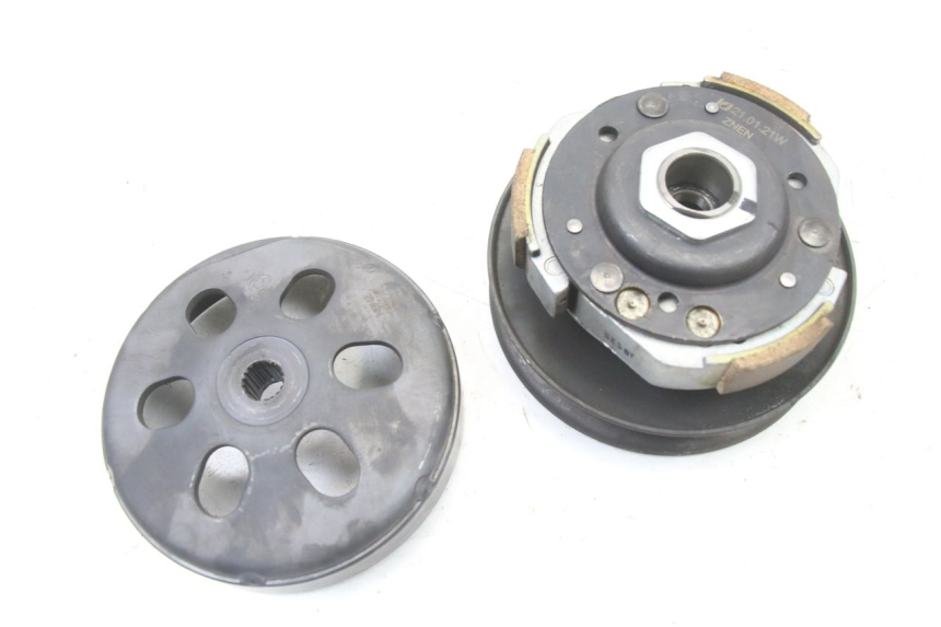 photo de EMBRAYAGE LONGJIA SHARPY 125 (2020 - 2024) - Gros plan technique