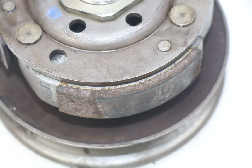 photo de EMBRAYAGE PEUGEOT LUDIX 50 (2008 - 2017) - Gros plan technique