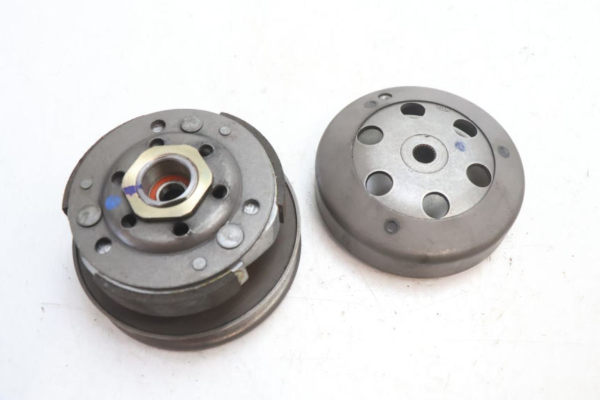 photo de EMBRAYAGE PEUGEOT LUDIX ONE 50 (2004 - 2013) - Gros plan technique