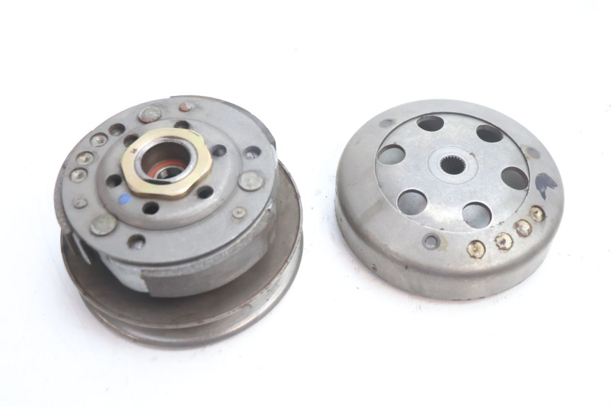 photo de EMBRAYAGE PEUGEOT LUDIX ONE 50 (2004 - 2013) - Gros plan technique