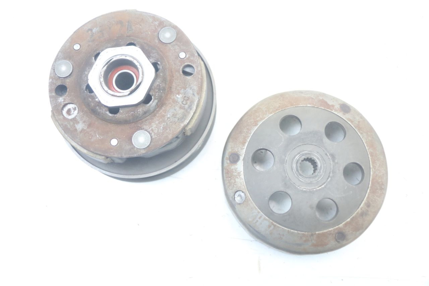 photo de EMBRAYAGE MBK MACH G AC 50 (2002 - 2014) - Gros plan technique