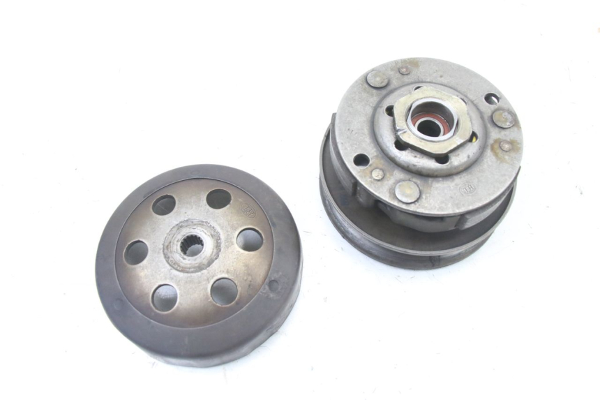 photo de EMBRAYAGE MBK BOOSTER NEXT GENERATION 50 (1995 - 1998) - Gros plan technique