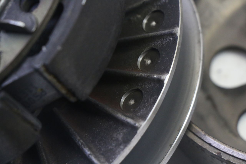 photo de EMBRAYAGE PIAGGIO MP3 500 (2011 - 2015) - Gros plan technique