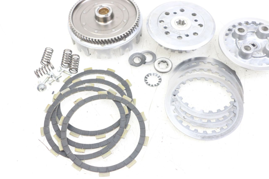 photo de EMBRAYAGE RIEJU MRT 50 (2018 - 2021) - Gros plan technique