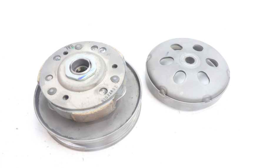 photo de EMBRAYAGE YAMAHA N-MAX NMAX 125 (2021 - 2024) - Gros plan technique