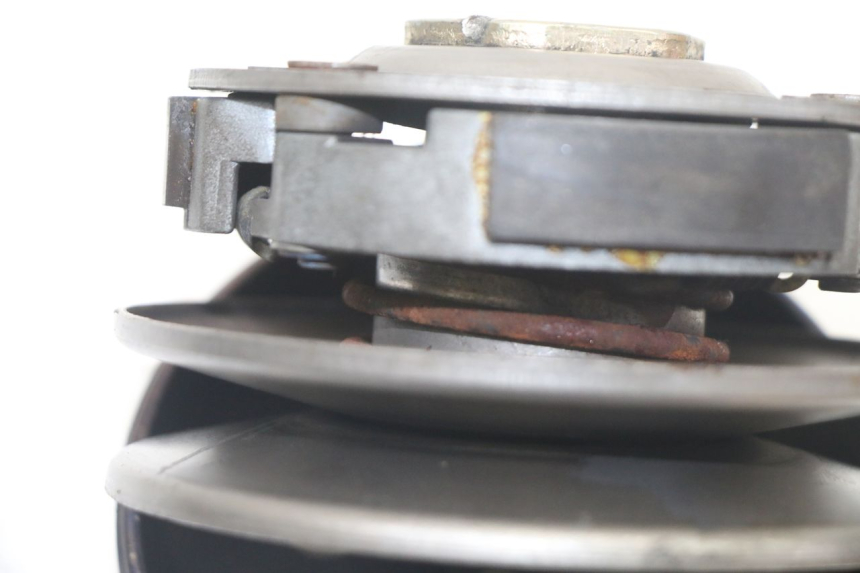 photo de EMBRAYAGE PEUGEOT SPEEDFIGHT 3 LC 2T 50 (2009 - 2015) - Gros plan technique