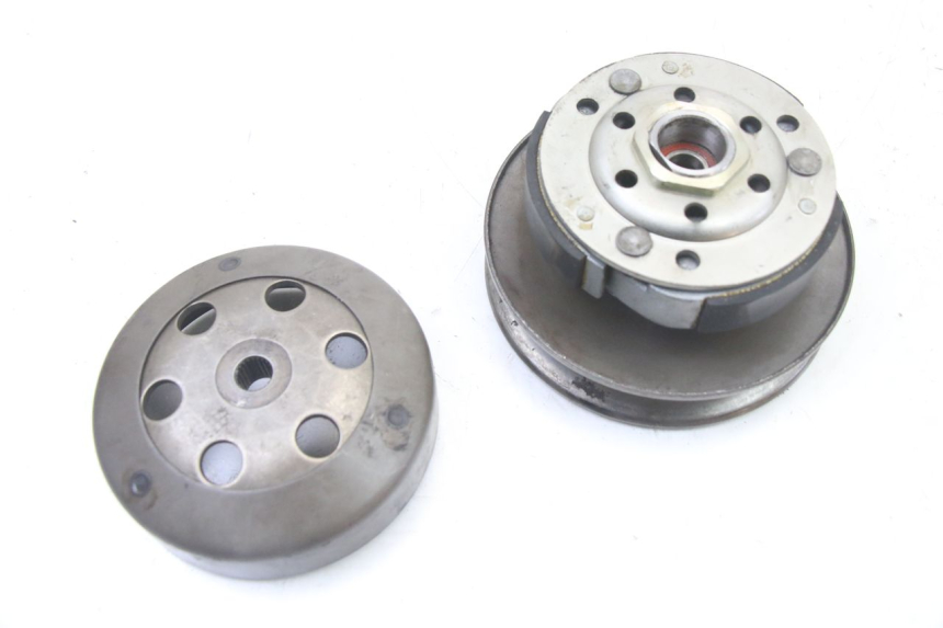 photo de EMBRAYAGE PIAGGIO VESPA S 2T 50 (2007 - 2014) - Gros plan technique