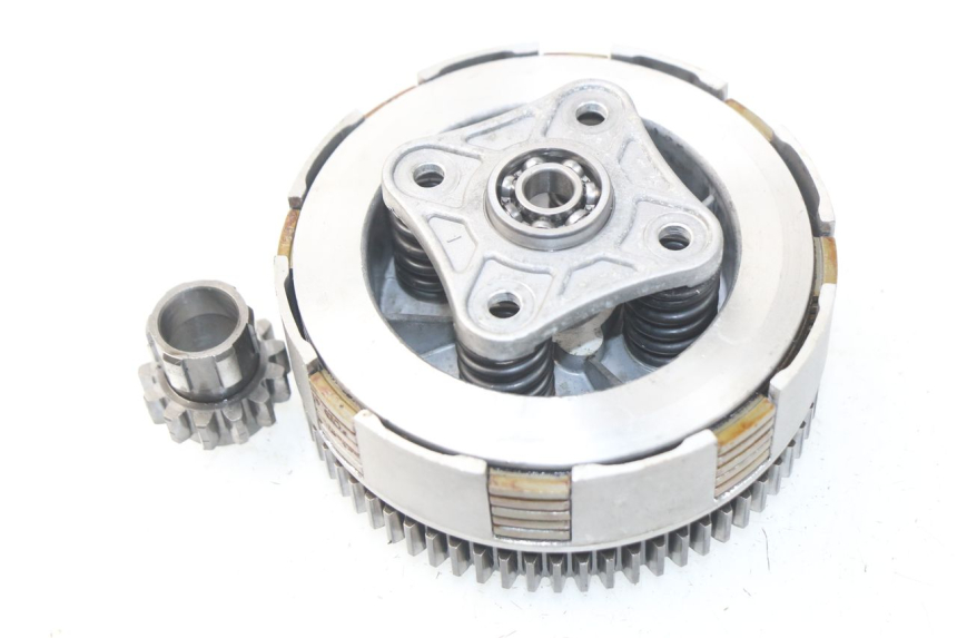 photo de EMBRAYAGE YCF R-START 125 - Gros plan technique