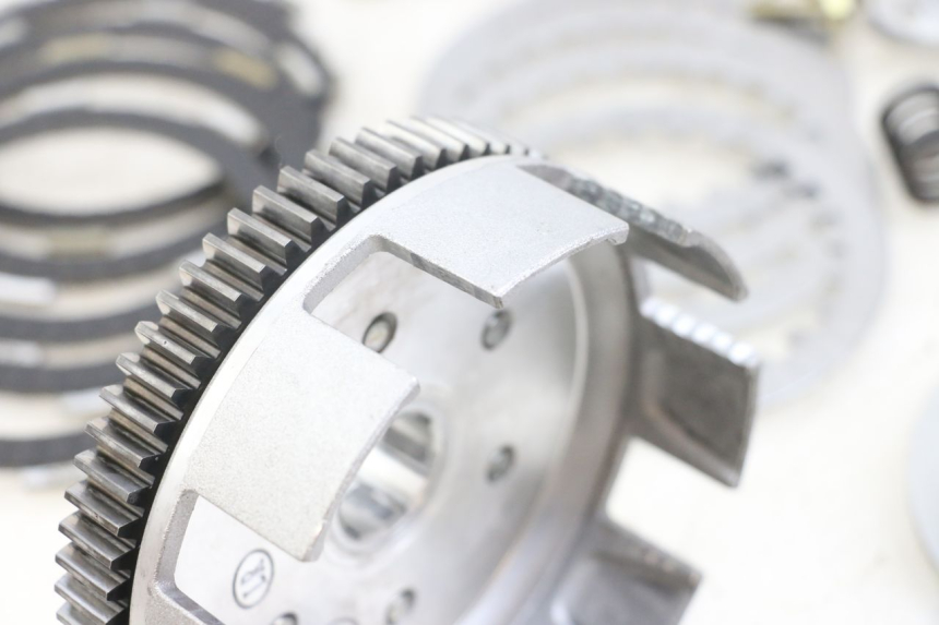 photo de EMBRAYAGE APOLLO RFZ 140 - Points de fixation