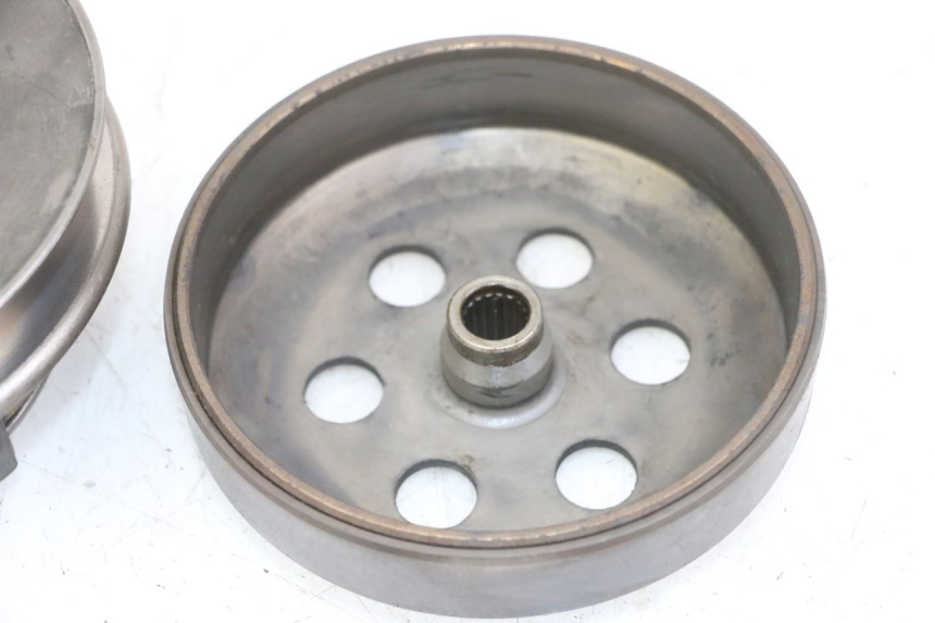 photo de EMBRAYAGE PEUGEOT SATELIS 125 (2013 - 2018) - Gros plan technique