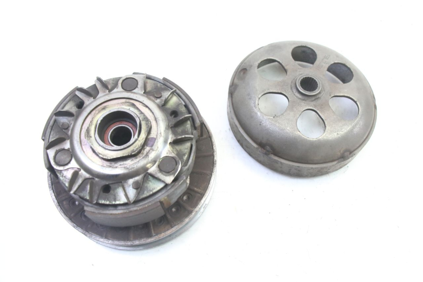 photo de EMBRAYAGE PEUGEOT SATELIS 250 (2006 - 2012) - Gros plan technique