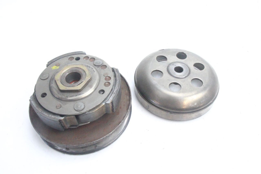 photo de EMBRAYAGE PEUGEOT SATELIS 125 (2006 - 2009) - Gros plan technique