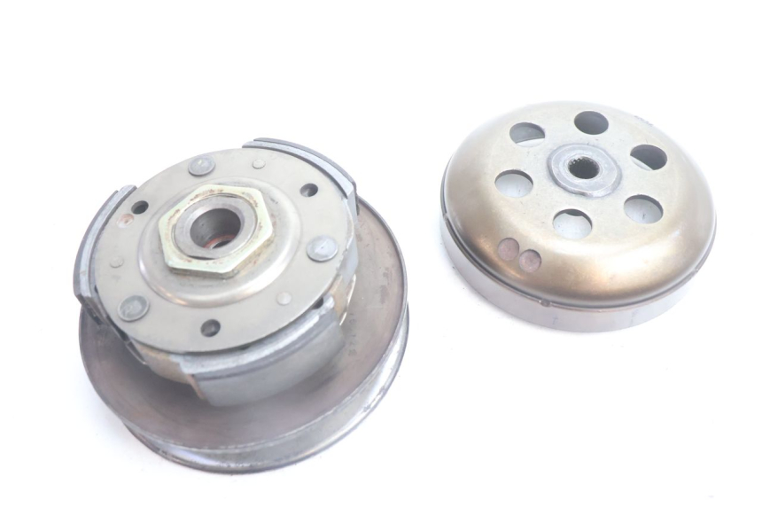 photo de EMBRAYAGE PEUGEOT SATELIS 125 (2006 - 2009) - Gros plan technique