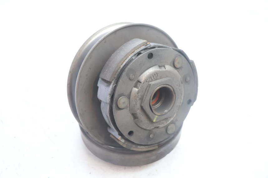 photo de EMBRAYAGE PEUGEOT SATELIS 125 (2013 - 2018) - Gros plan technique