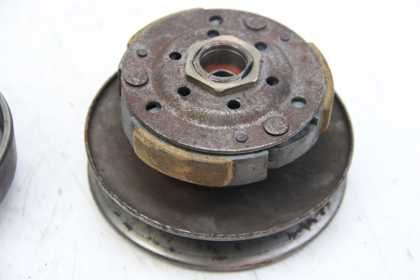 photo de EMBRAYAGE APRILIA SCARABEO 4T 50 (2009 - 2017) - Gros plan technique