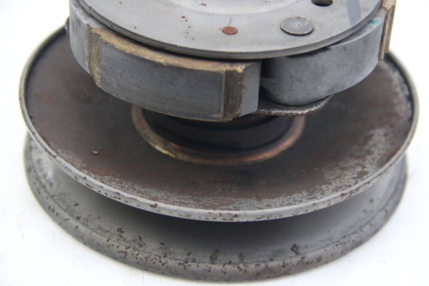 photo de EMBRAYAGE SUZUKI SIXTEEN 125 (2008 - 2010) - Gros plan technique