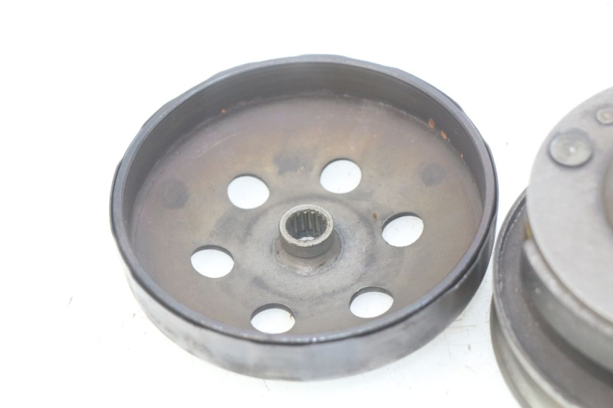 photo de EMBRAYAGE YAMAHA SLIDER NAKED 50 (2004 - 2018) - Gros plan technique