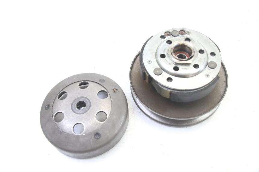 photo de EMBRAYAGE APRILIA SR 2T 50 (2018 - 2022) - Gros plan technique