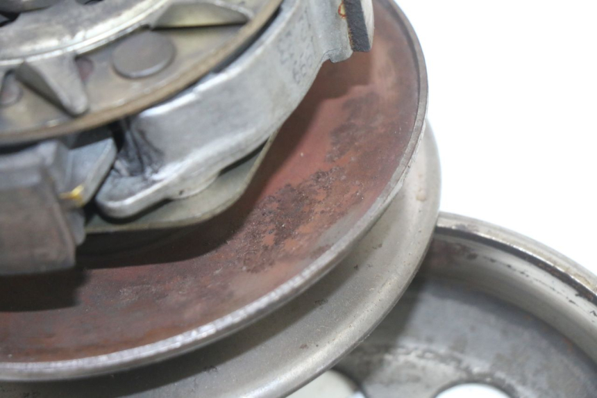 photo de EMBRAYAGE PIAGGIO SUPER LX 125 (2000 - 2003) - Gros plan technique