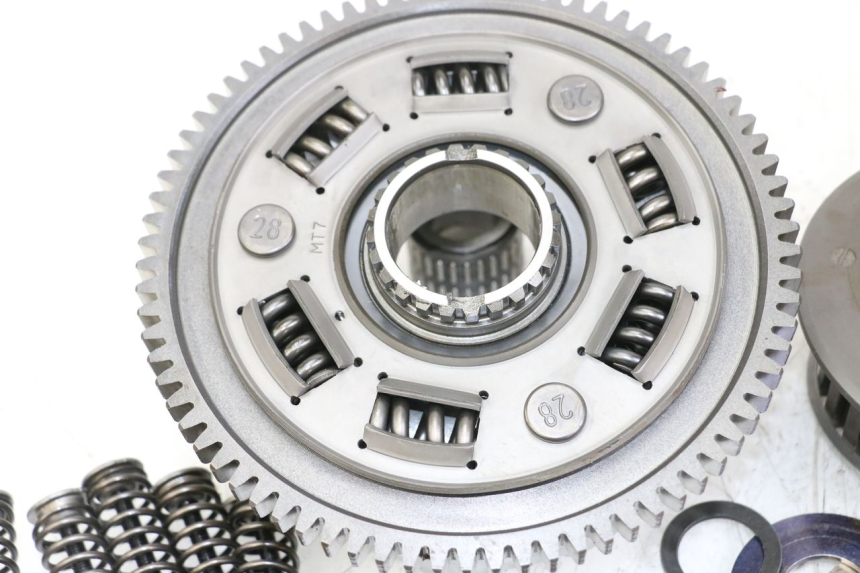 photo de EMBRAYAGE SUZUKI GSR 750 (2011 - 2017) - Détails caractéristiques