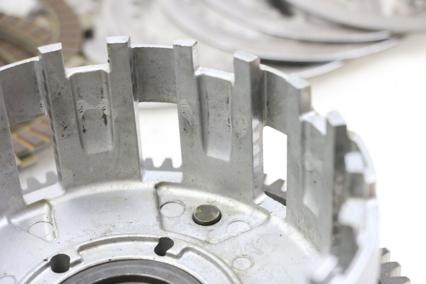 photo de EMBRAYAGE SUZUKI GSR 750 (2011 - 2017) - État de surface