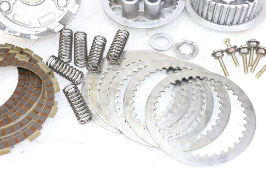 photo de EMBRAYAGE SUZUKI SV S 650 (1999 - 2002) - Angle alternatif