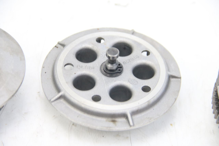 photo de EMBRAYAGE APRILIA SX 50 (2011 - 2017) - Vue rapprochée