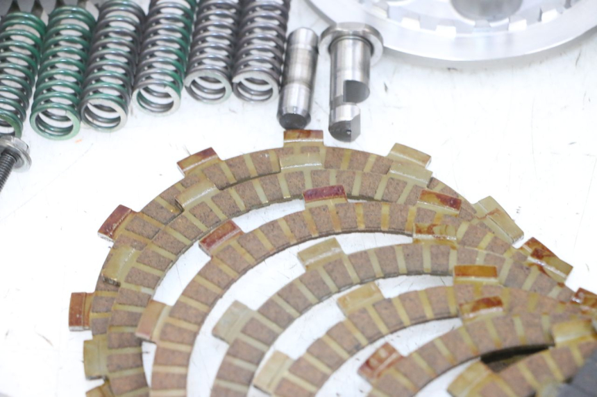 photo de EMBRAYAGE YAMAHA TDM ABS 900 (2002 - 2014) - Gros plan technique