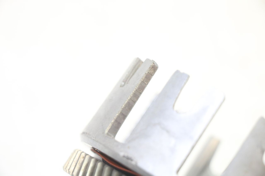 photo de EMBRAYAGE YAMAHA TDR DELTABOX 125 (1997 - 2003) - Gros plan technique