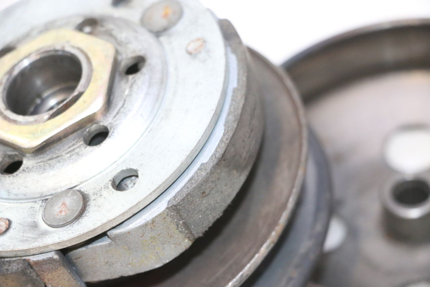 photo de EMBRAYAGE PEUGEOT TREKKER 50 (1995 - 2004) - Autre angle de vue