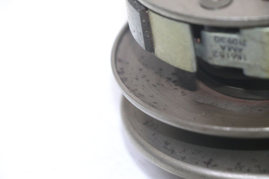 photo de EMBRAYAGE PEUGEOT TWEET PRO EFI 4T 50 (2021 - 2022) - Gros plan technique