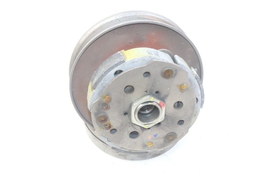 photo de EMBRAYAGE PIAGGIO VESPA GTS IGET ABS 125 (2017 - 2023) - Gros plan technique