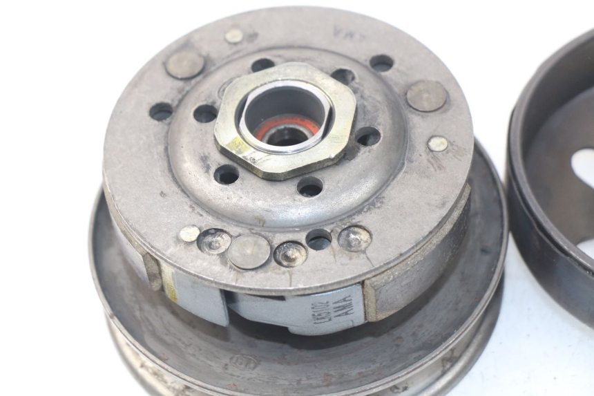 photo de EMBRAYAGE PEUGEOT VIVACITY NEW 4T 50 (2008 - 2017) - Gros plan technique