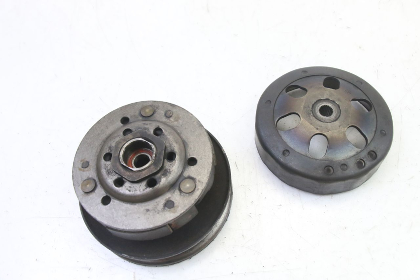 photo de EMBRAYAGE PEUGEOT VIVACITY NEW 4T 50 (2008 - 2017) - Gros plan technique