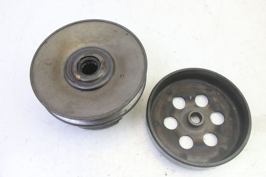 photo de EMBRAYAGE YAMAHA XMAX X-MAX 125 (2006 - 2009) - Gros plan technique