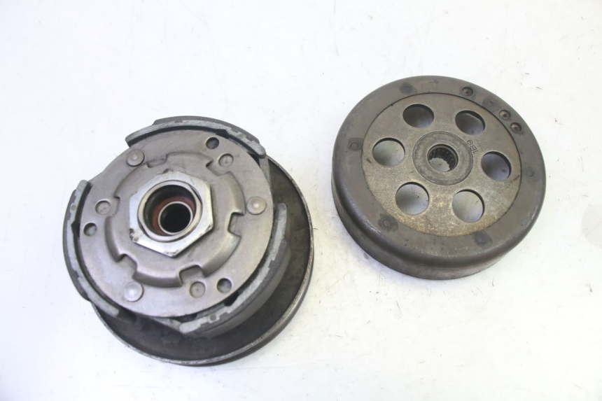 photo de EMBRAYAGE YAMAHA X-MAX XMAX 125 (2010 - 2013) - Gros plan technique