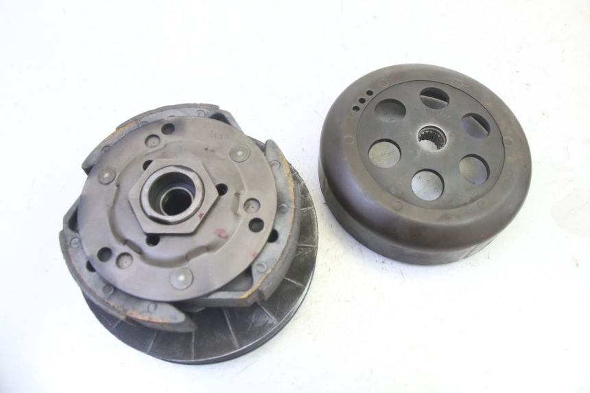 photo de EMBRAYAGE YAMAHA X-MAX XMAX 250 (2006 - 2009) - Gros plan technique