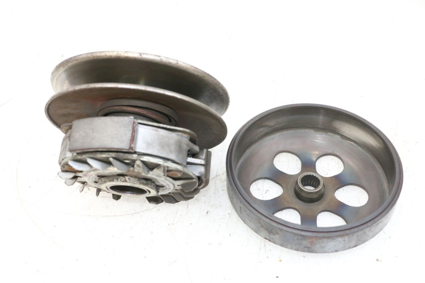 photo de EMBRAYAGE PIAGGIO X8 125 (2004 - 2007) - Gros plan technique