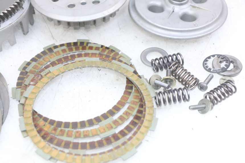 photo de EMBRAYAGE PEUGEOT XP6 50 (2006 - 2011) - Détails caractéristiques