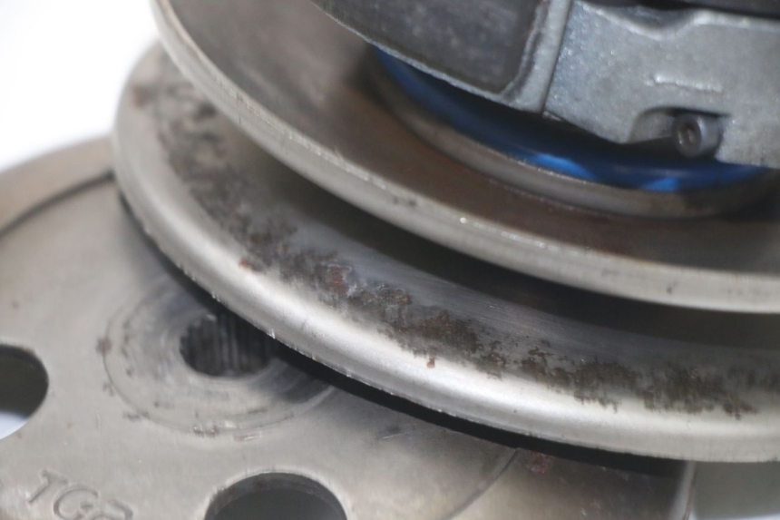 photo de EMBRAYAGE YAMAHA AEROX 50 (1997 - 2006) - Autre angle de vue