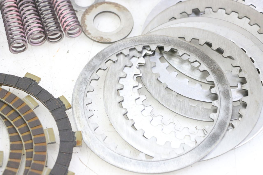 photo de EMBRAYAGE YAMAHA FZ6 FAZER S2 600 (2007 - 2011) - Aperçu profil